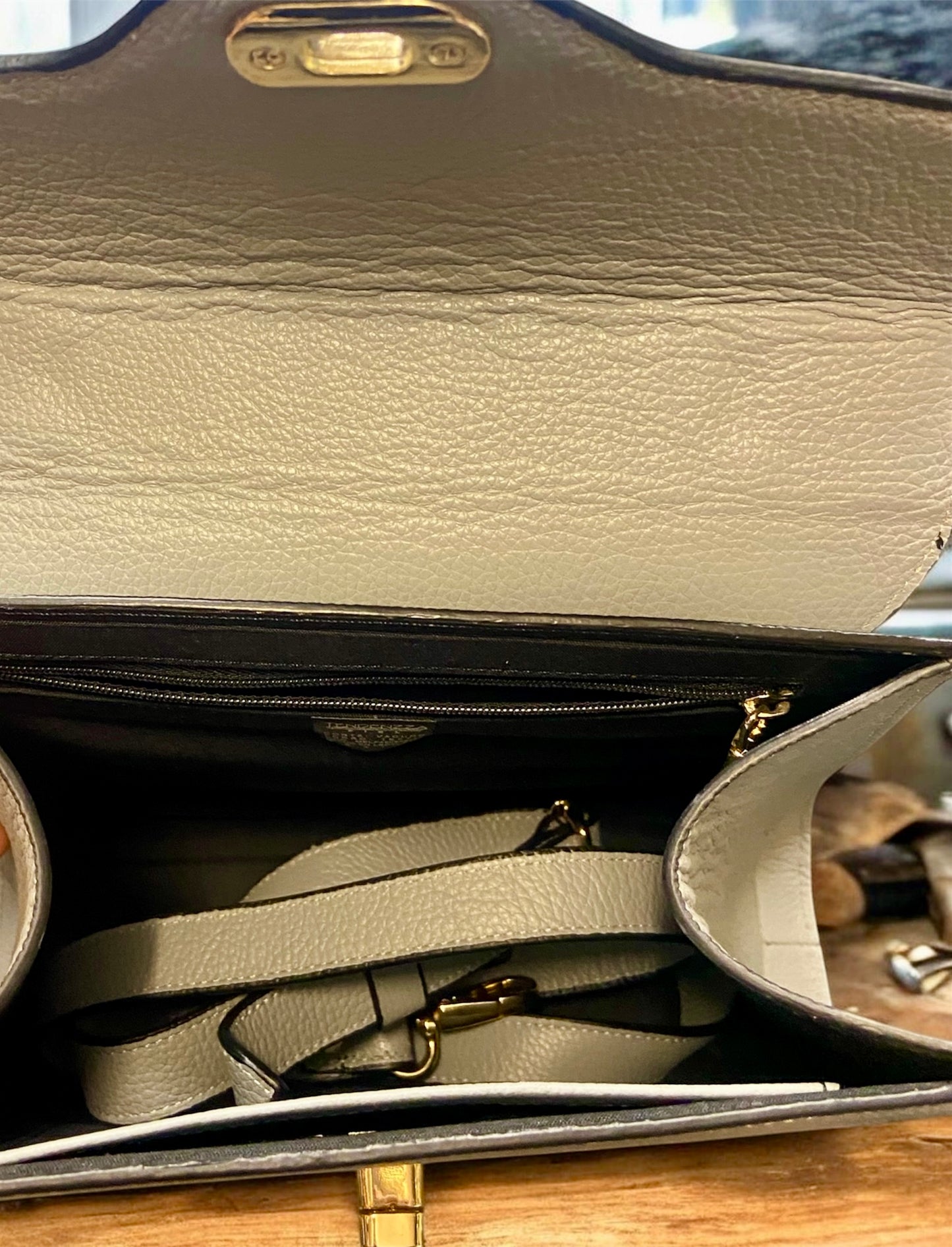 Elegant Women’s Structured Leather Handbag