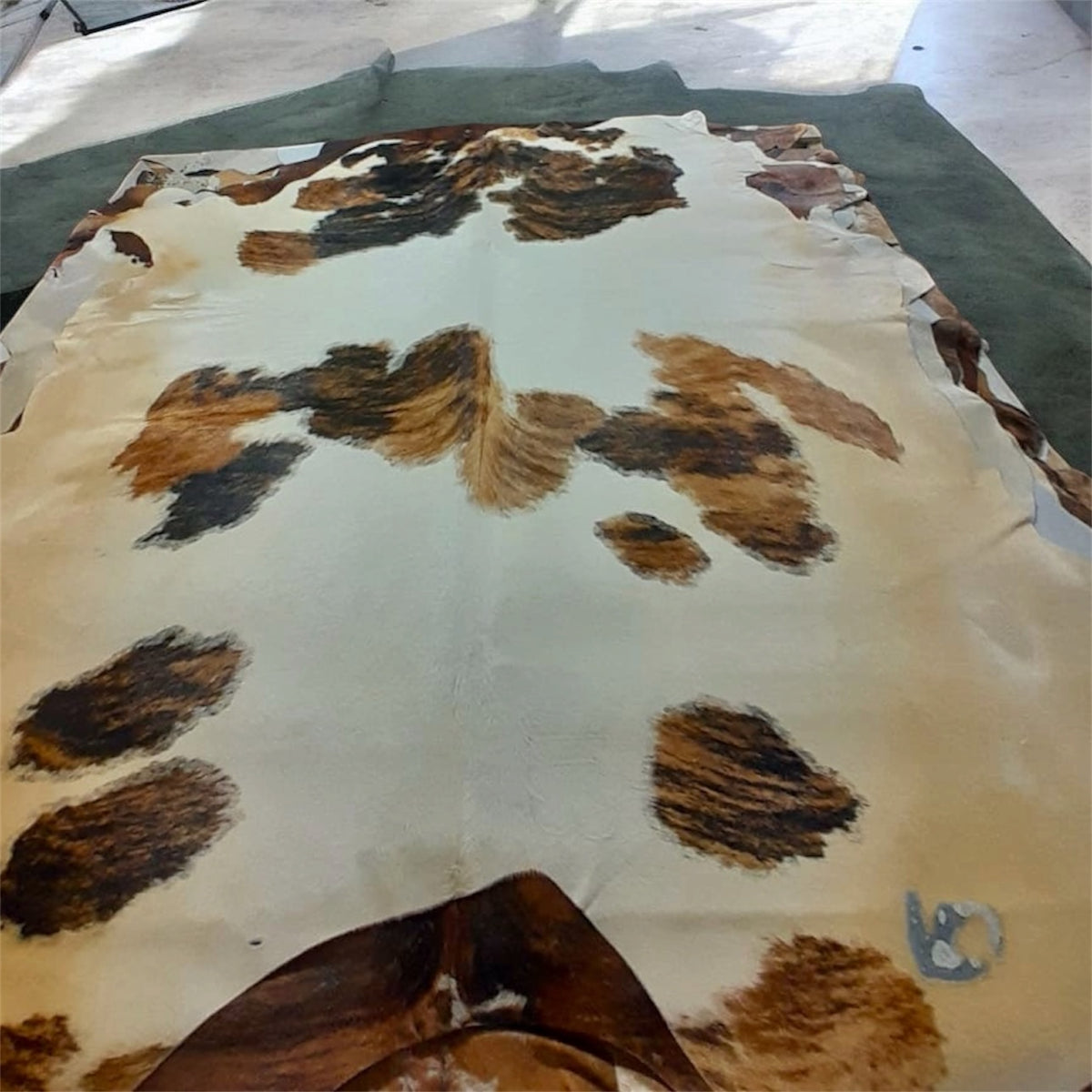 Premium Cowhide — Full Hair‑On Hide