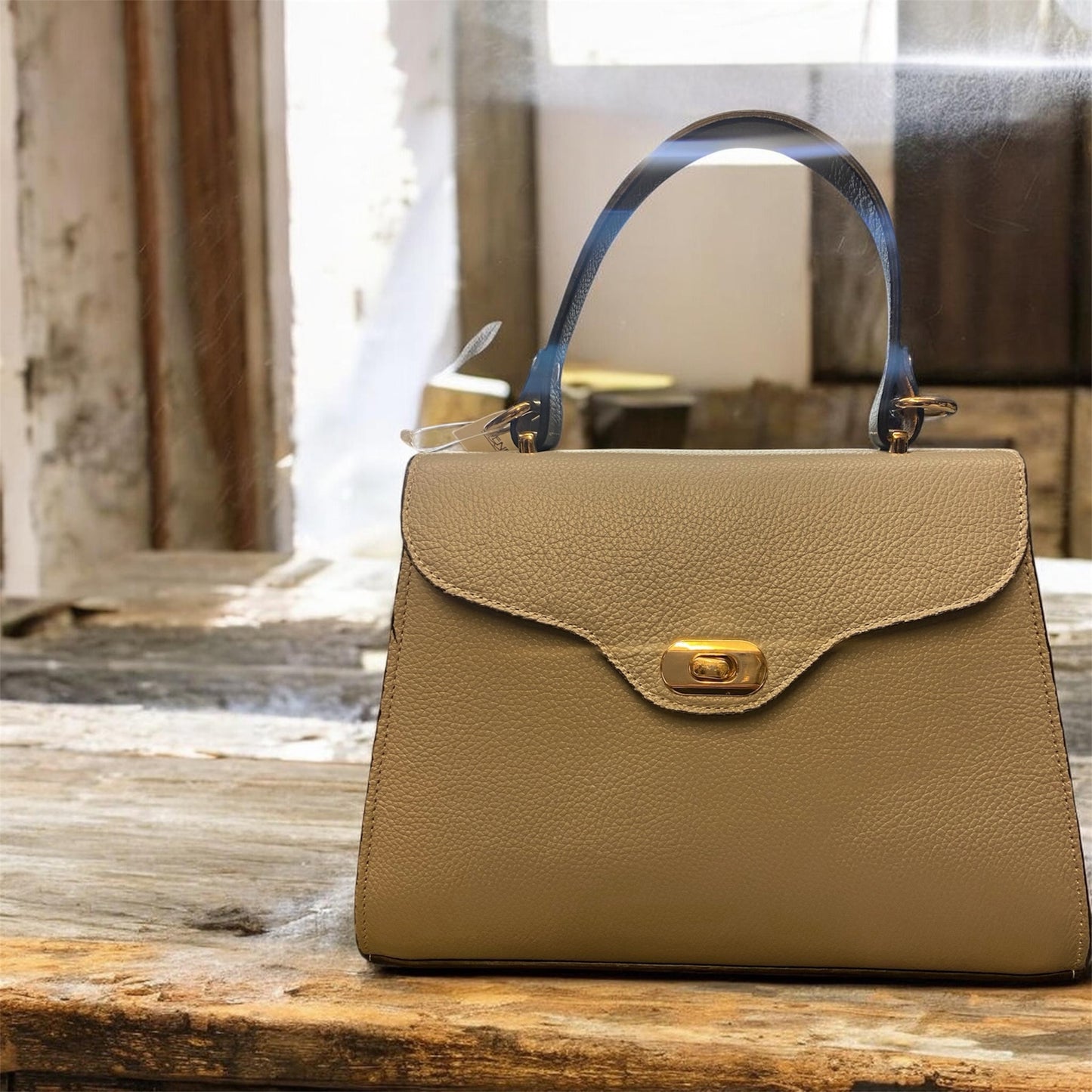 Elegant Women’s Structured Leather Handbag